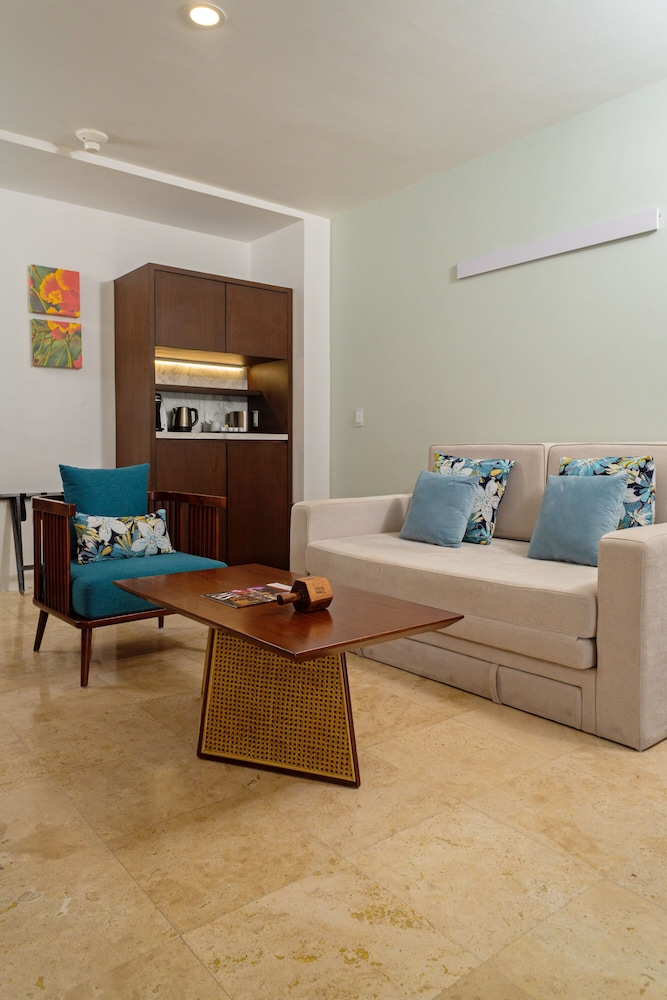 Sunset Royal Beach Resort - All Inclusive — Hotel rooms in Cancun, Quintana Roo