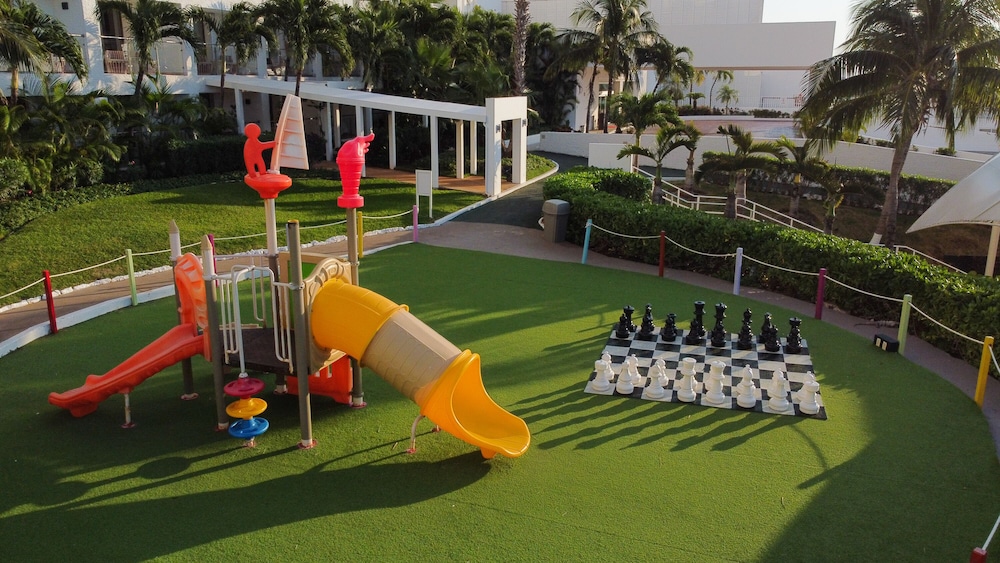Sunset Royal Beach Resort - All Inclusive — Attractions for children in Cancun, Quintana Roo