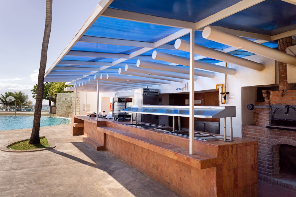 Sunset Royal Beach Resort - All Inclusive — Restaurant & bars in Cancun, Quintana Roo