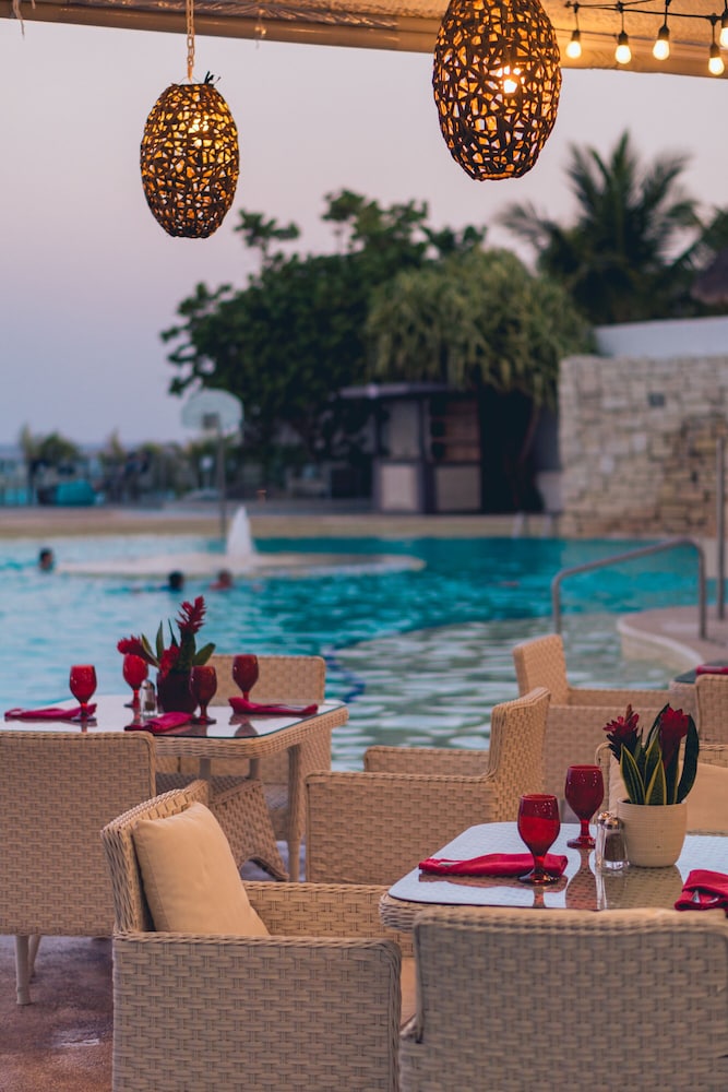 Sunset Royal Beach Resort - All Inclusive — Restaurant & bars in Cancun, Quintana Roo