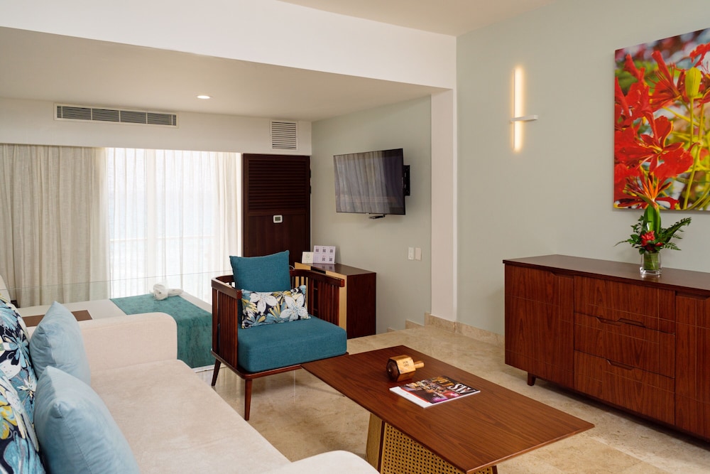 Sunset Royal Beach Resort - All Inclusive — Hotel rooms in Cancun, Quintana Roo