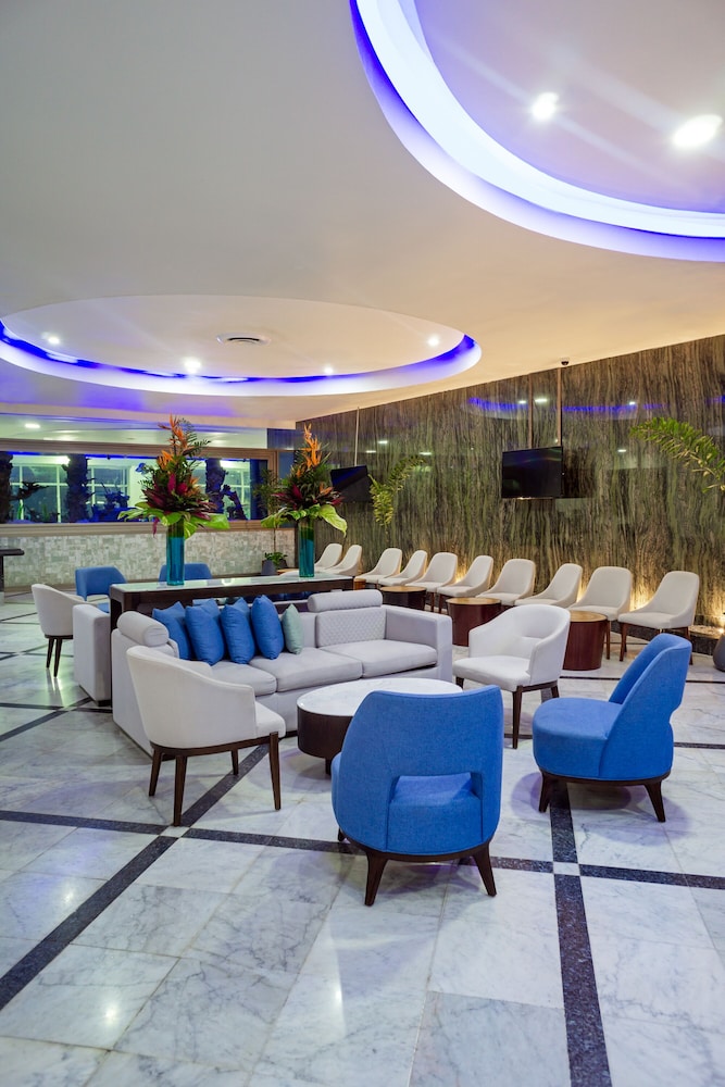 Sunset Royal Beach Resort - All Inclusive — Hotel building in Cancun, Quintana Roo