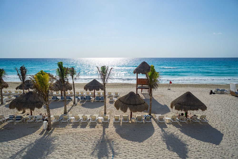 Sunset Royal Beach Resort - All Inclusive — Beach in Cancun, Quintana Roo