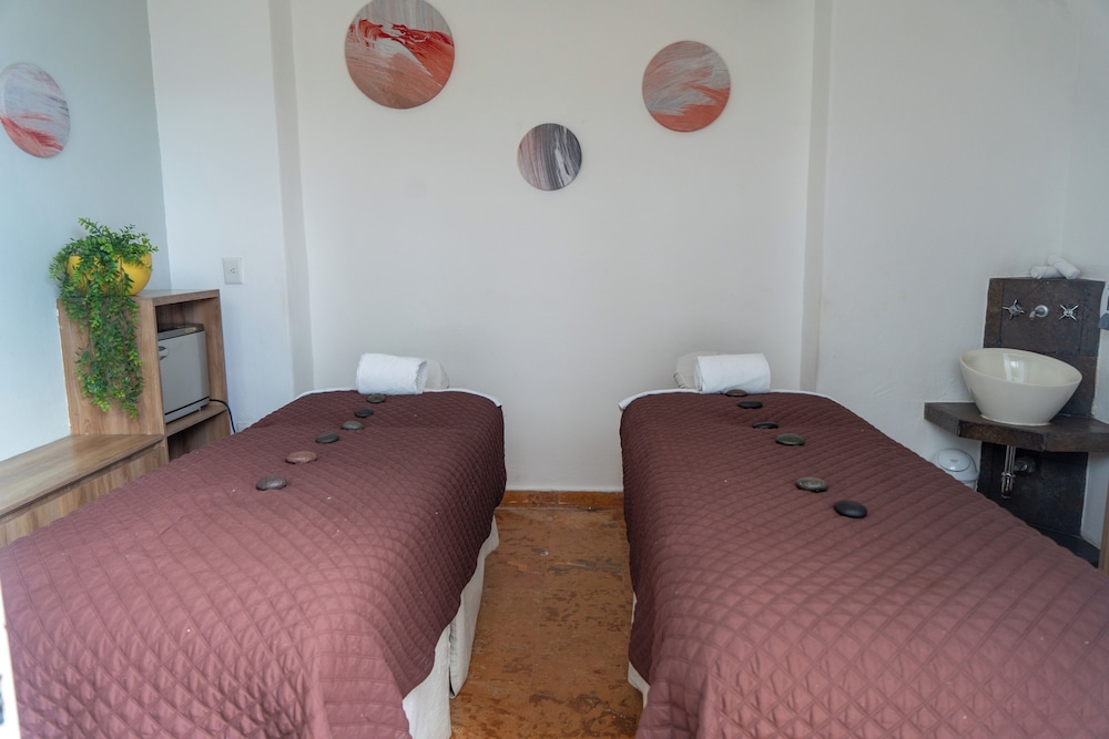 Sunset Royal Beach Resort - All Inclusive — Hotel rooms in Cancun, Quintana Roo