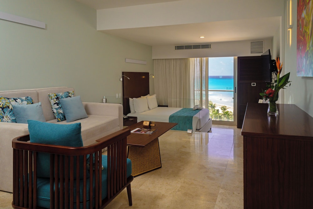 Sunset Royal Beach Resort - All Inclusive — Hotel rooms in Cancun, Quintana Roo