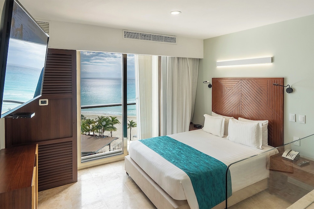 Sunset Royal Beach Resort - All Inclusive — Hotel rooms in Cancun, Quintana Roo