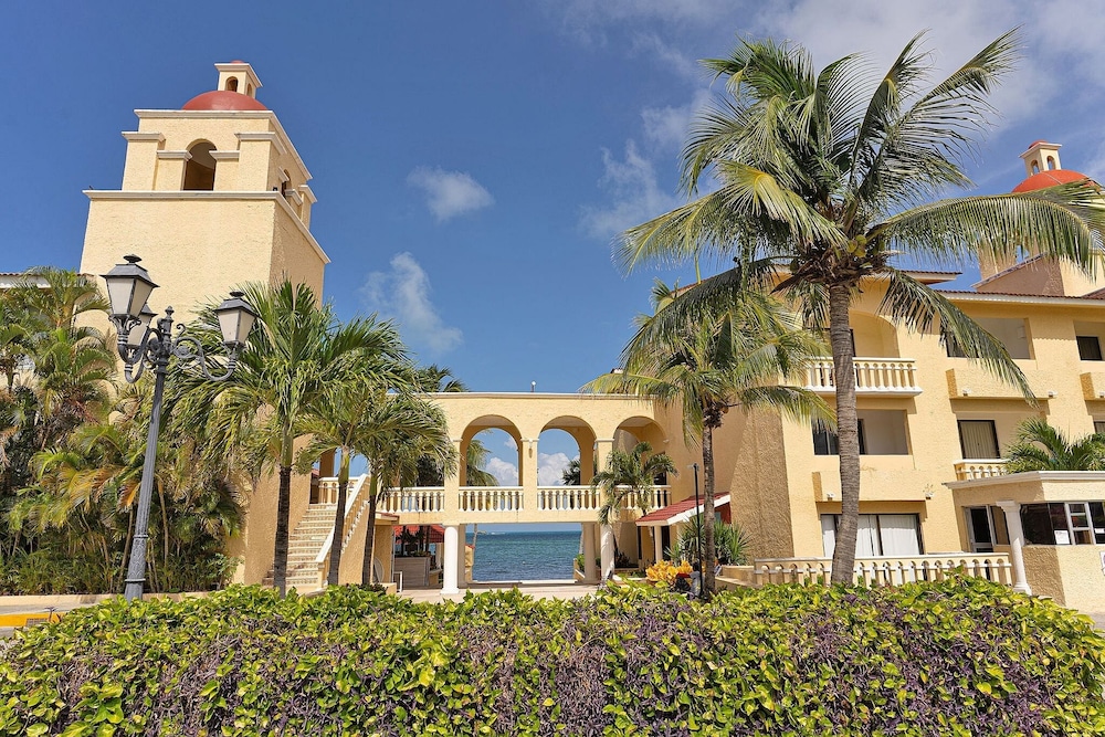 All Ritmo Cancun Resort & Water Park — Hotel building in Cancun, Quintana Roo