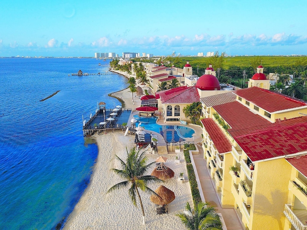 All Ritmo Cancun Resort & Water Park — Hotel building in Cancun, Quintana Roo