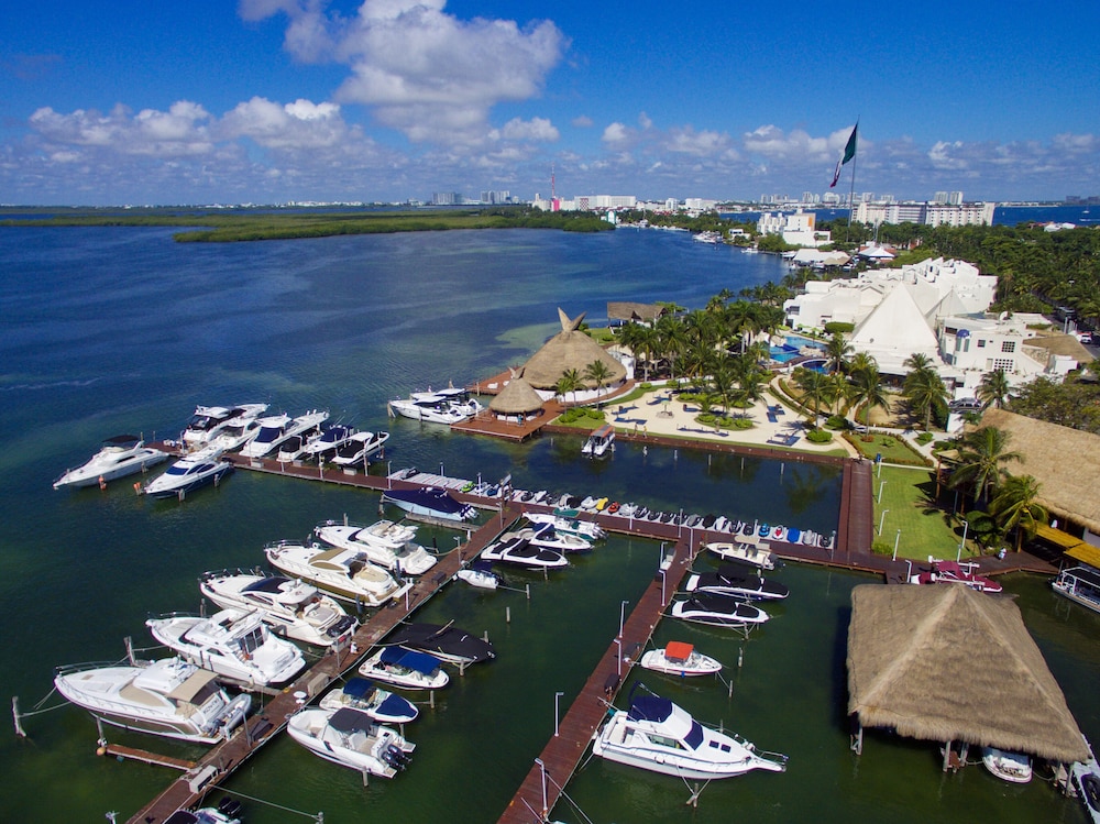 Sunset Marina Resort & Yacht Club - All inclusive — Attractions in the area in Cancun, Quintana Roo