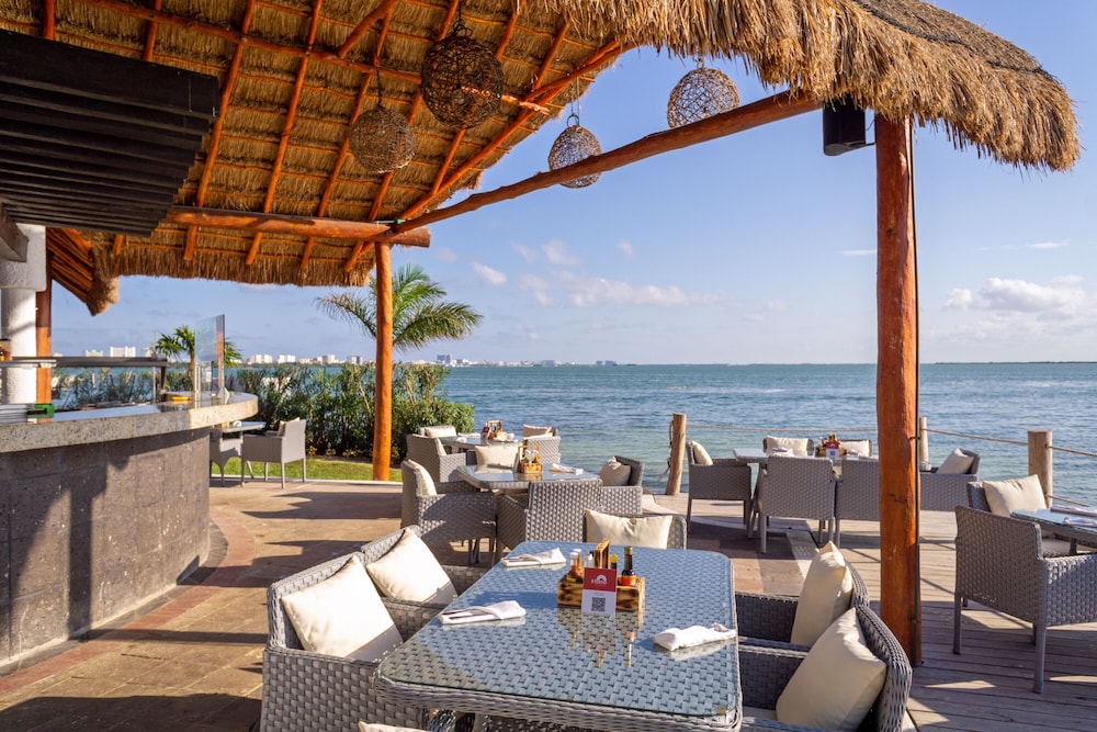 Sunset Marina Resort & Yacht Club - All inclusive — Restaurant & bars in Cancun, Quintana Roo