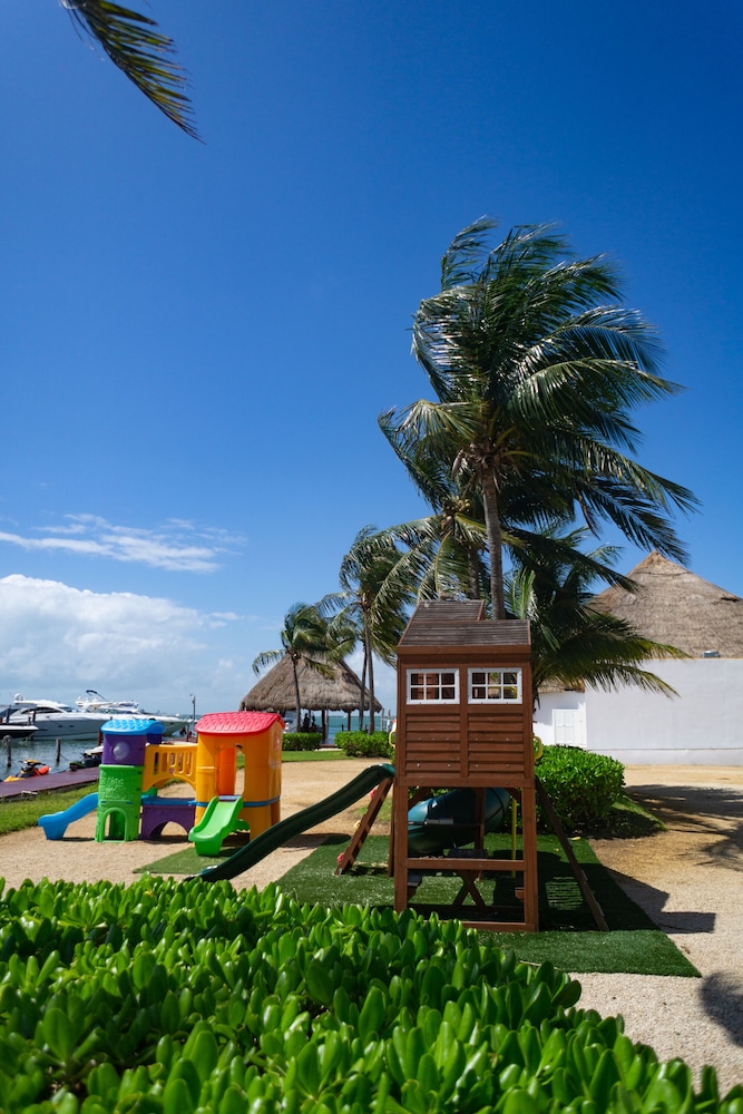 Sunset Marina Resort & Yacht Club - All inclusive — Attractions for children in Cancun, Quintana Roo