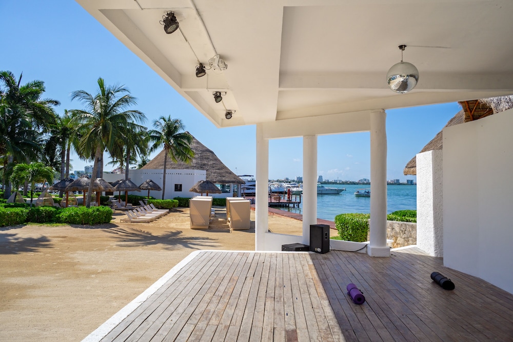 Sunset Marina Resort & Yacht Club - All inclusive — Beach in Cancun, Quintana Roo