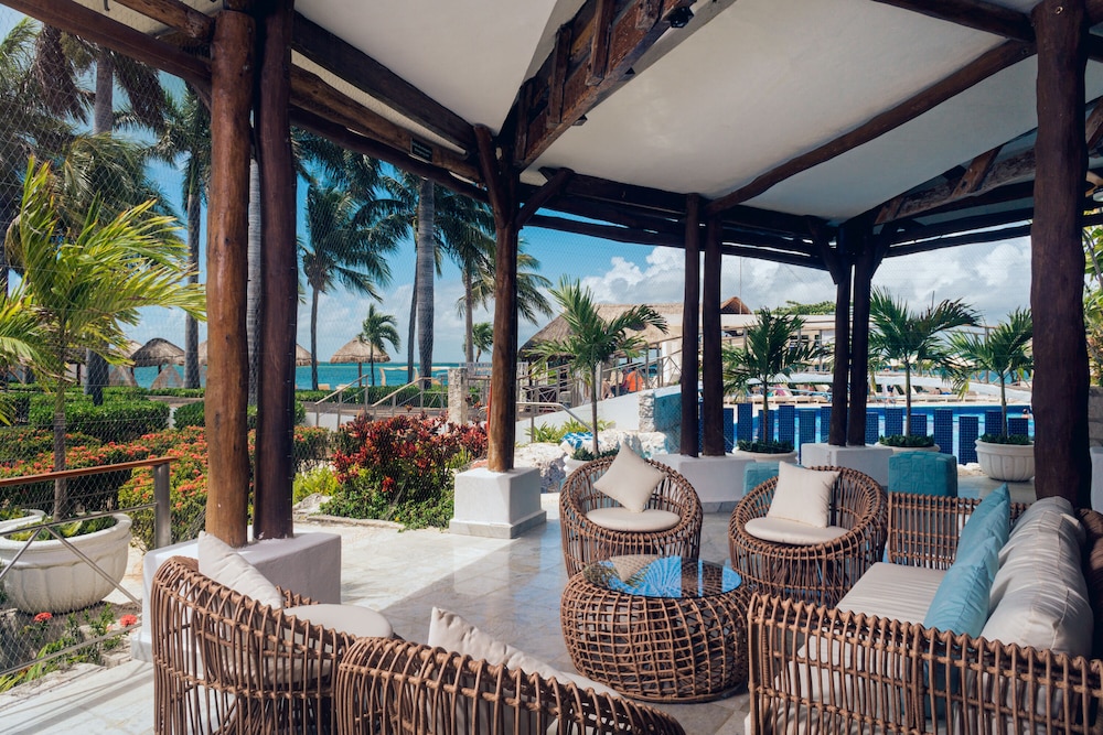 Sunset Marina Resort & Yacht Club - All inclusive — Restaurant & bars in Cancun, Quintana Roo