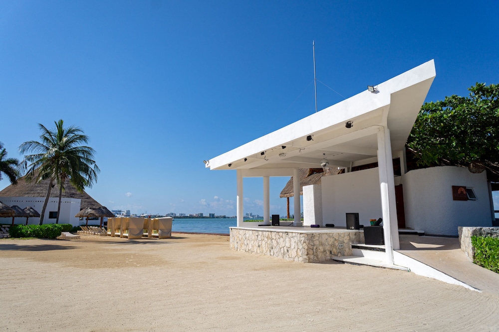 Sunset Marina Resort & Yacht Club - All inclusive — Beach in Cancun, Quintana Roo