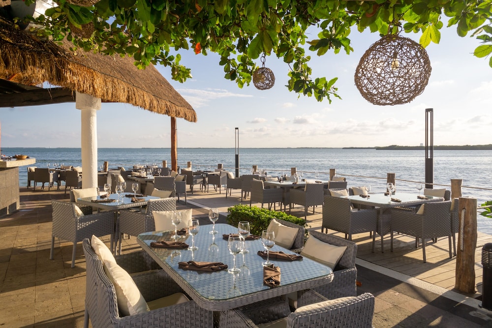 Sunset Marina Resort & Yacht Club - All inclusive — Restaurant & bars in Cancun, Quintana Roo