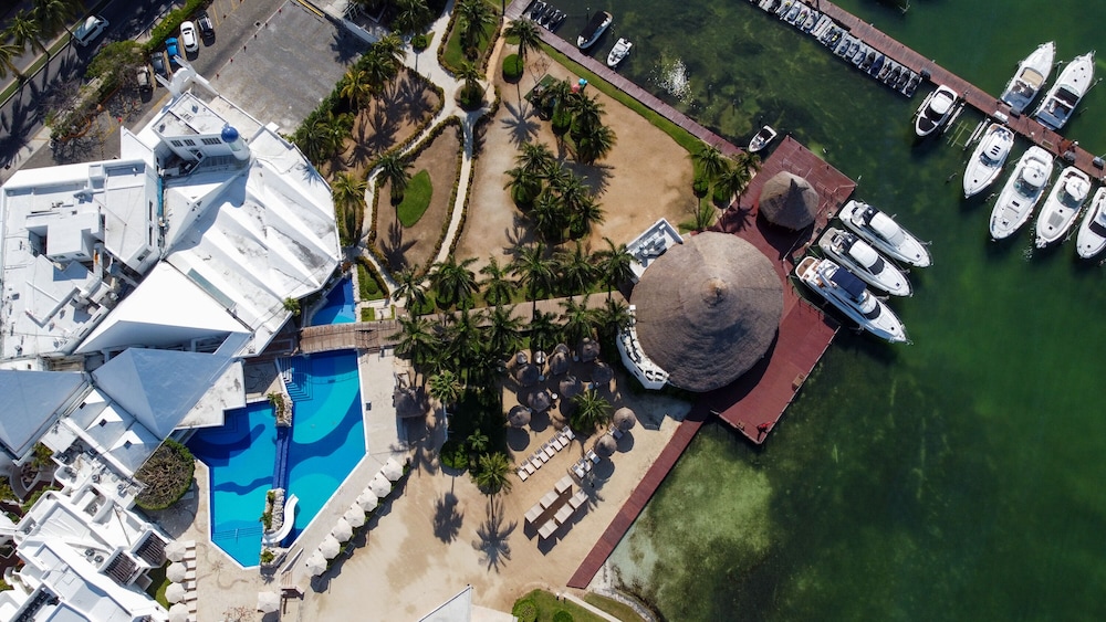 Sunset Marina Resort & Yacht Club - All inclusive — Swimming pool in Cancun, Quintana Roo