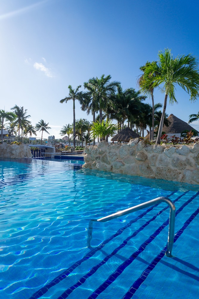 Sunset Marina Resort & Yacht Club - All inclusive — Swimming pool in Cancun, Quintana Roo