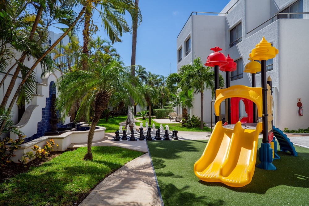 Sunset Marina Resort & Yacht Club - All inclusive — Attractions for children in Cancun, Quintana Roo