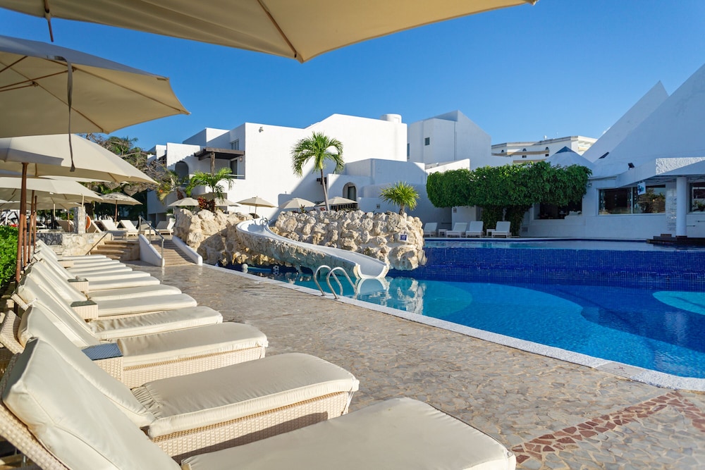 Sunset Marina Resort & Yacht Club - All inclusive — Swimming pool in Cancun, Quintana Roo