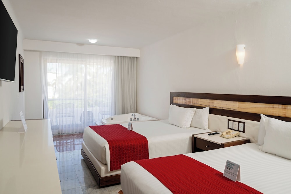 Sunset Marina Resort & Yacht Club - All inclusive — Hotel rooms in Cancun, Quintana Roo