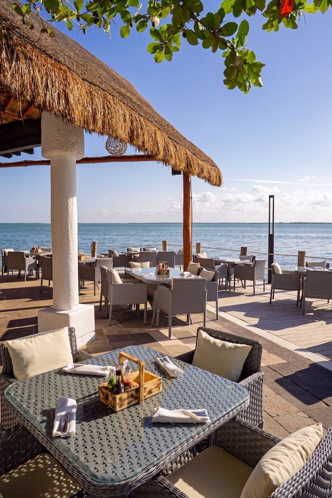 Sunset Marina Resort & Yacht Club - All inclusive — Restaurant & bars in Cancun, Quintana Roo