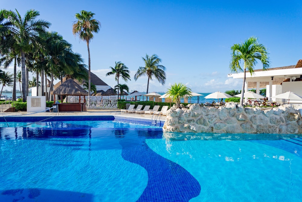 Sunset Marina Resort & Yacht Club - All inclusive — Swimming pool in Cancun, Quintana Roo