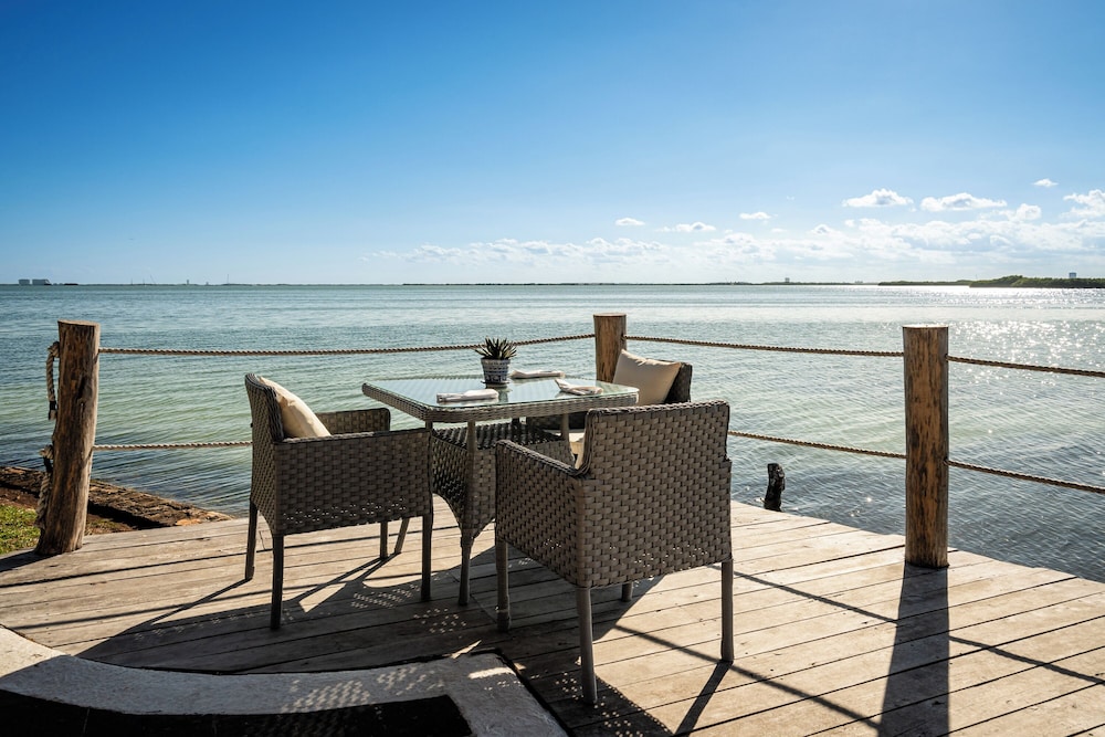 Sunset Marina Resort & Yacht Club - All inclusive — Restaurant & bars in Cancun, Quintana Roo