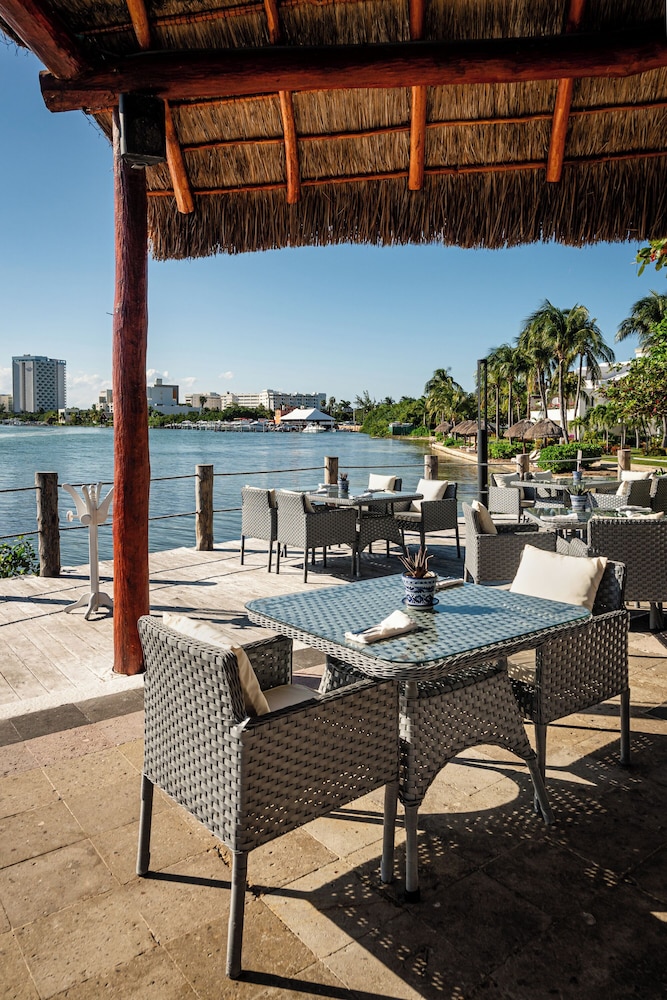 Sunset Marina Resort & Yacht Club - All inclusive — Restaurant & bars in Cancun, Quintana Roo