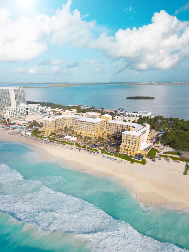Kempinski Hotel Cancún — Hotel building in Cancun, Quintana Roo