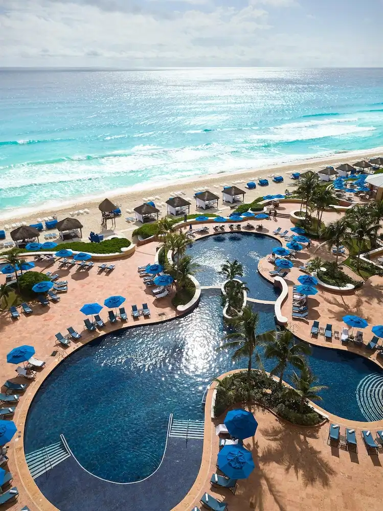 Kempinski Hotel Cancún — Swimming pool in Cancun, Quintana Roo