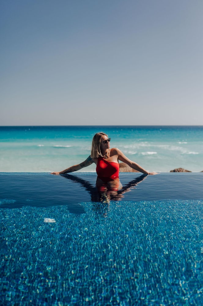 Kempinski Hotel Cancún — Swimming pool in Cancun, Quintana Roo