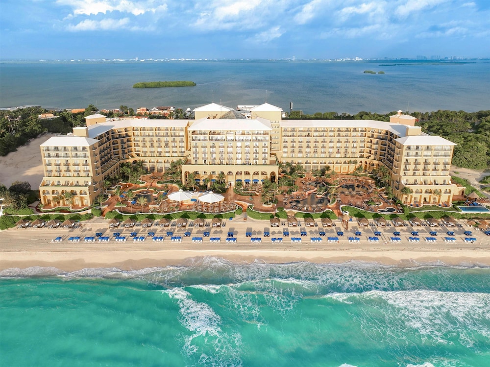 Kempinski Hotel Cancún — Hotel building in Cancun, Quintana Roo