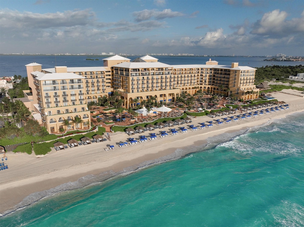Kempinski Hotel Cancún — Hotel building in Cancun, Quintana Roo