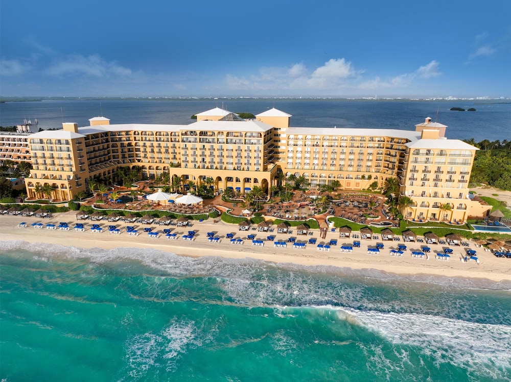 Kempinski Hotel Cancún — Hotel building in Cancun, Quintana Roo