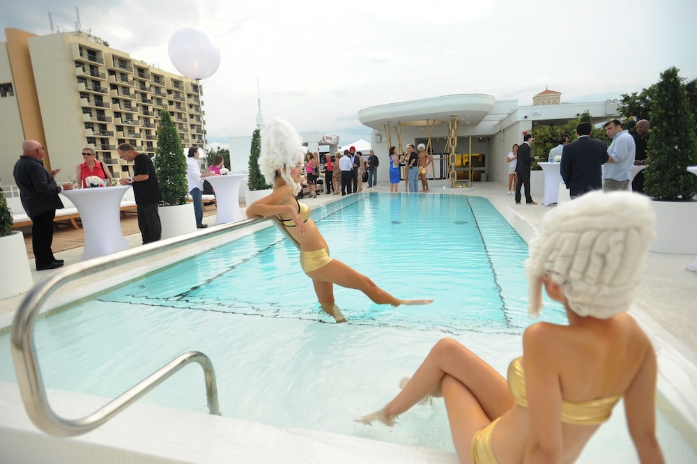 Dream South Beach, by Hyatt — Swimming pool in Miami, Florida