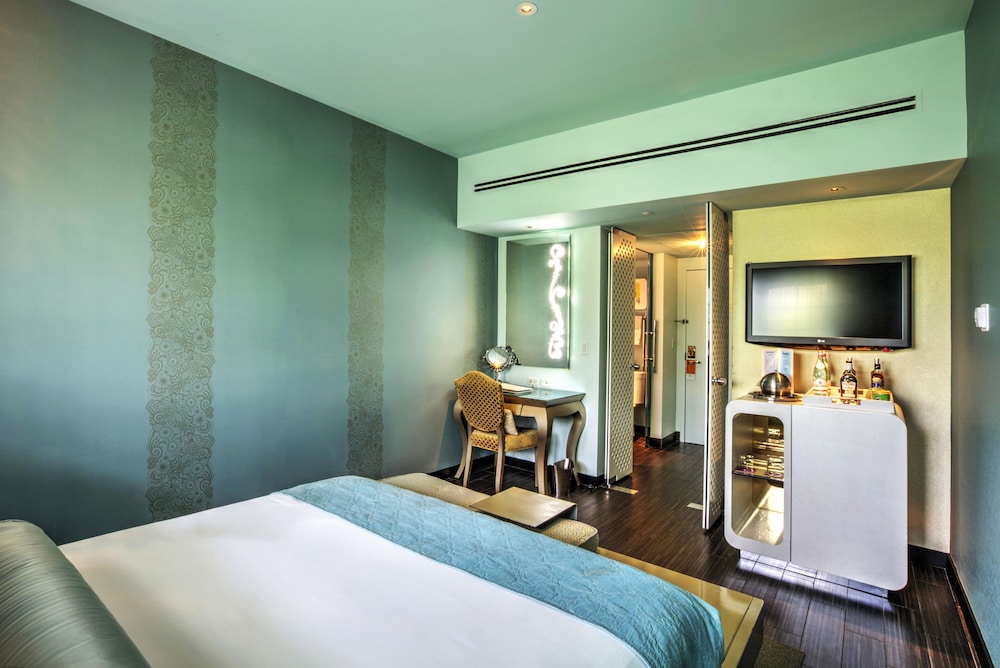 Dream South Beach, by Hyatt — Hotel rooms in Miami, Florida