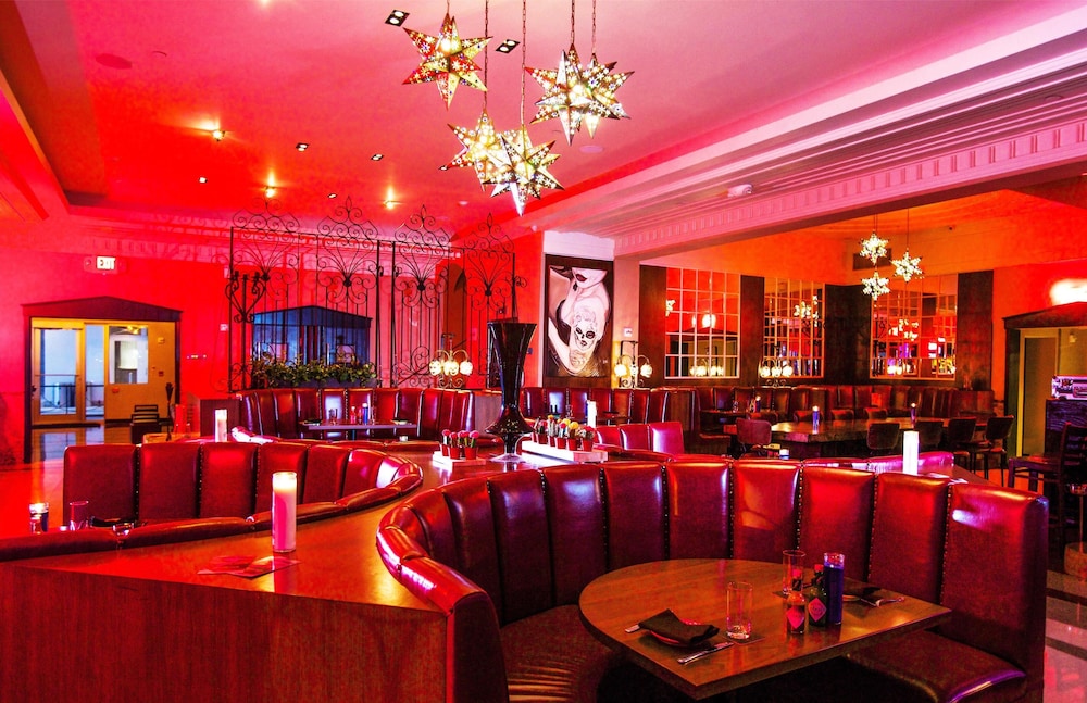 Dream South Beach, by Hyatt — Restaurant & bars in Miami, Florida