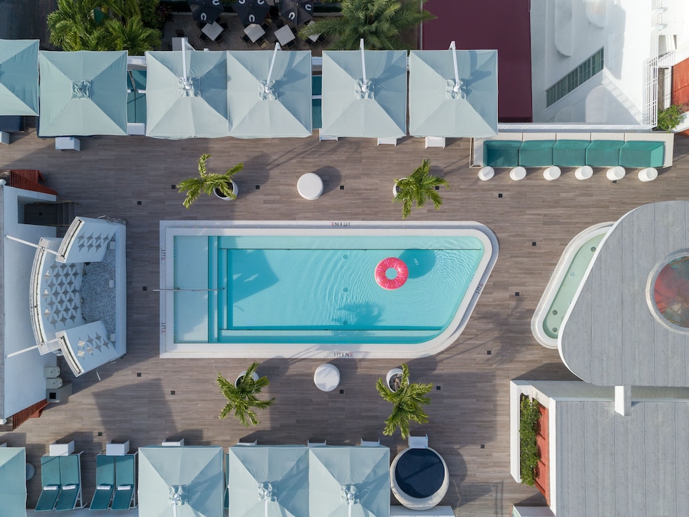 Dream South Beach, by Hyatt — Swimming pool in Miami, Florida