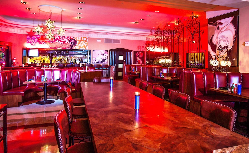 Dream South Beach, by Hyatt — Restaurant & bars in Miami, Florida