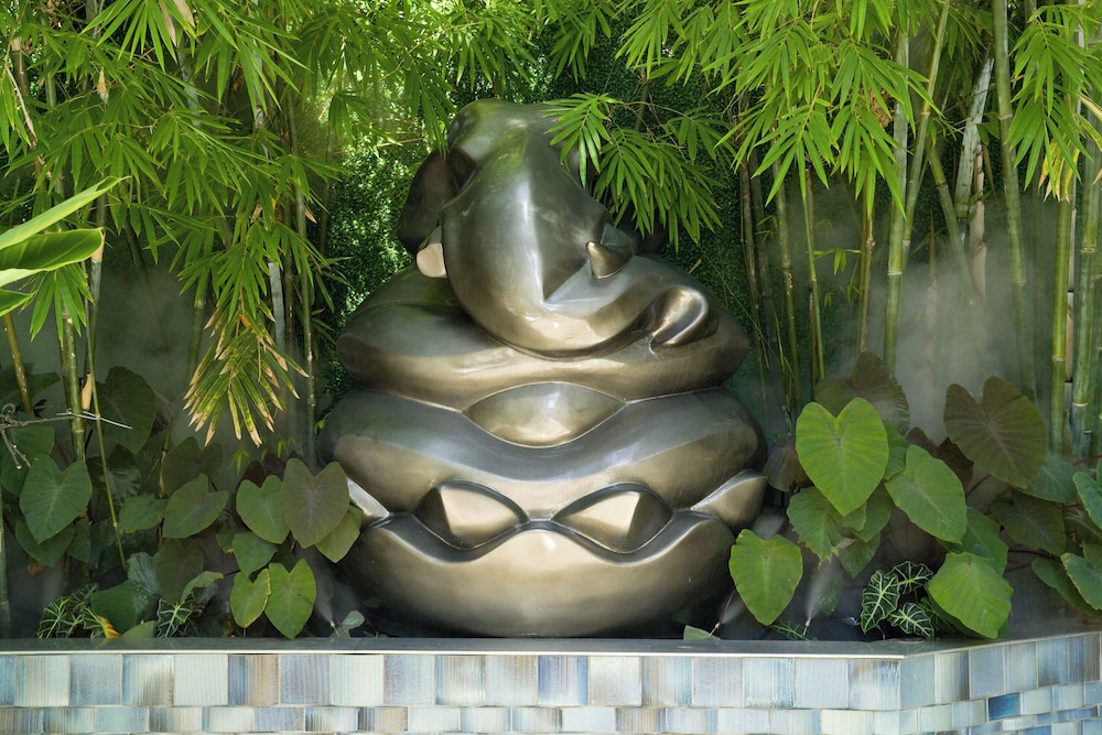 Dream South Beach, by Hyatt — Hotel building in Miami, Florida