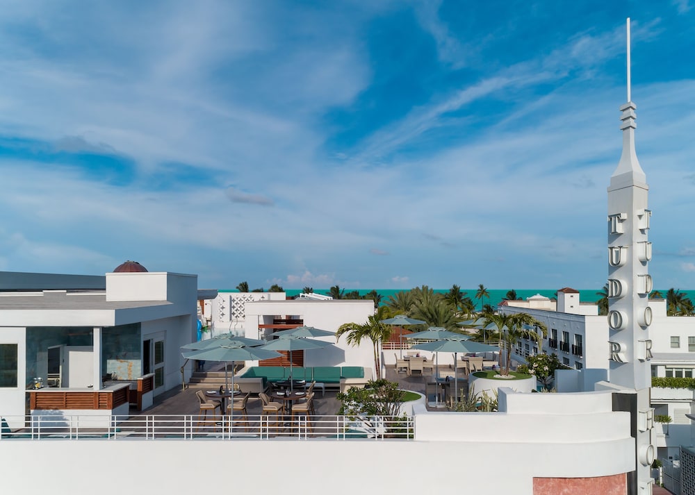 Dream South Beach, by Hyatt — Restaurant & bars in Miami, Florida
