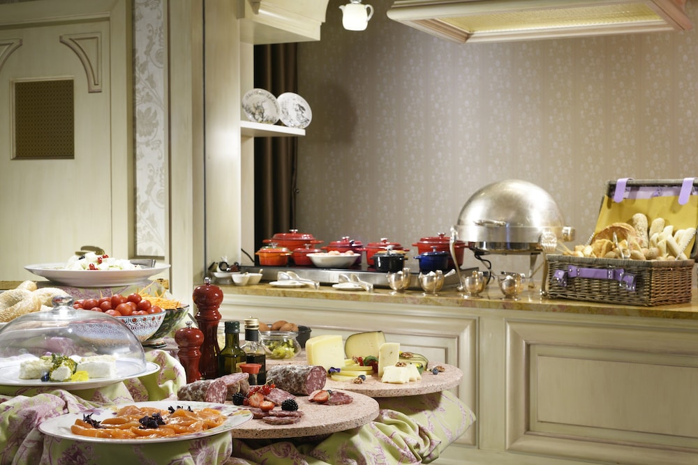 Château Monfort — Restaurant & bars in Milan, Lombardy