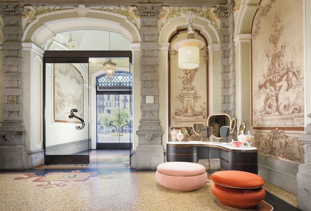 Château Monfort — Hotel building in Milan, Lombardy