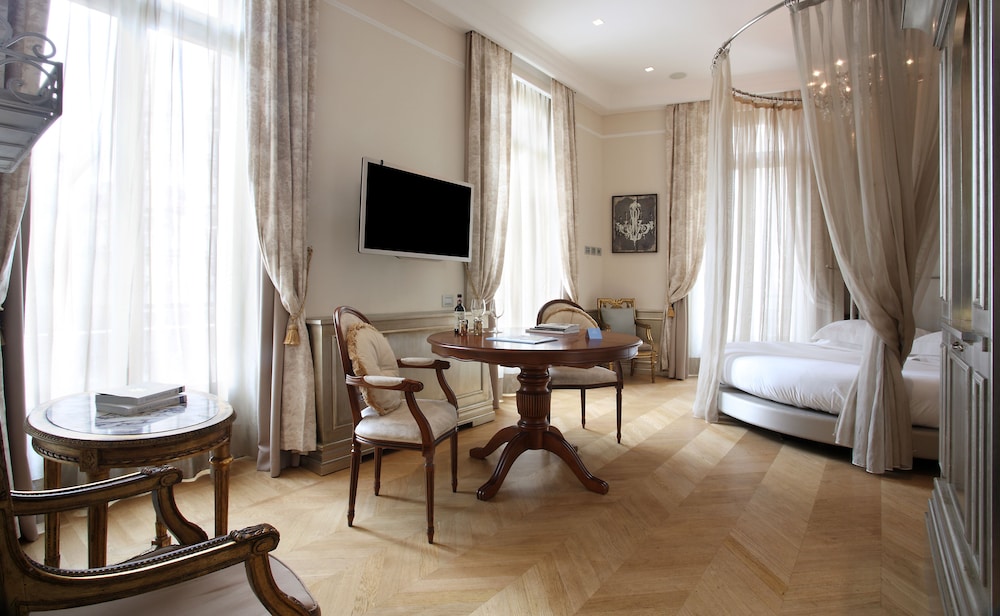 Château Monfort — Hotel rooms in Milan, Lombardy