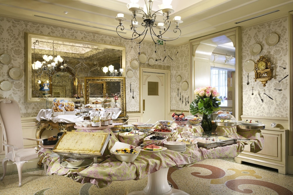 Château Monfort — Restaurant & bars in Milan, Lombardy