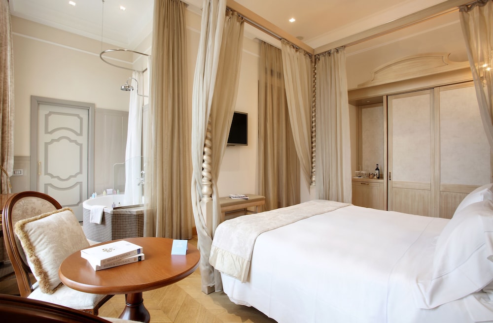 Château Monfort — Hotel rooms in Milan, Lombardy