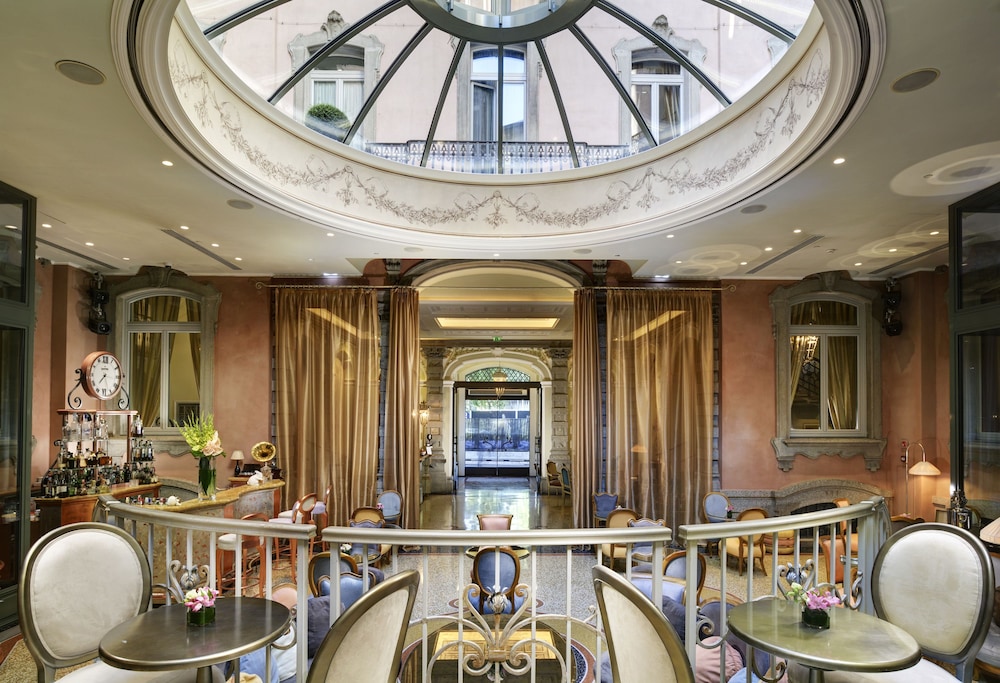 Château Monfort — Hotel building in Milan, Lombardy