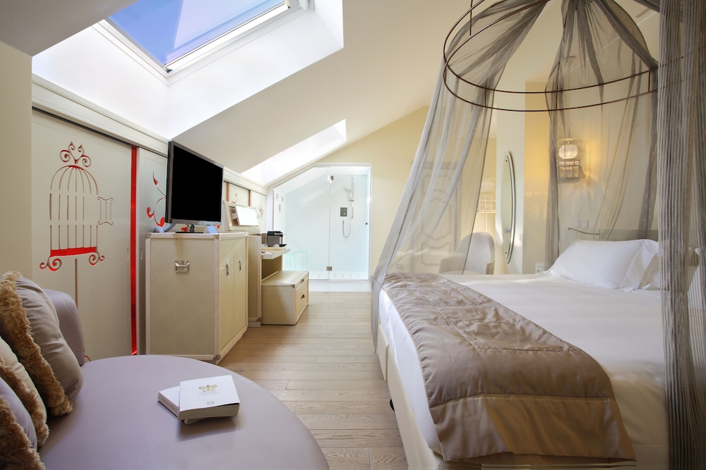 Château Monfort — Hotel rooms in Milan, Lombardy