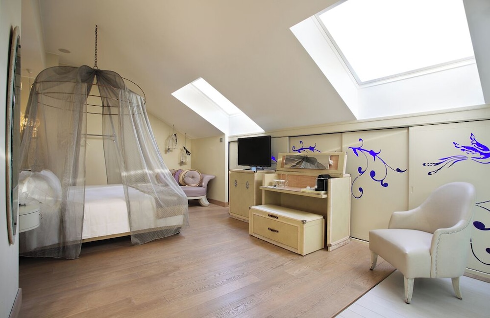 Château Monfort — Hotel rooms in Milan, Lombardy