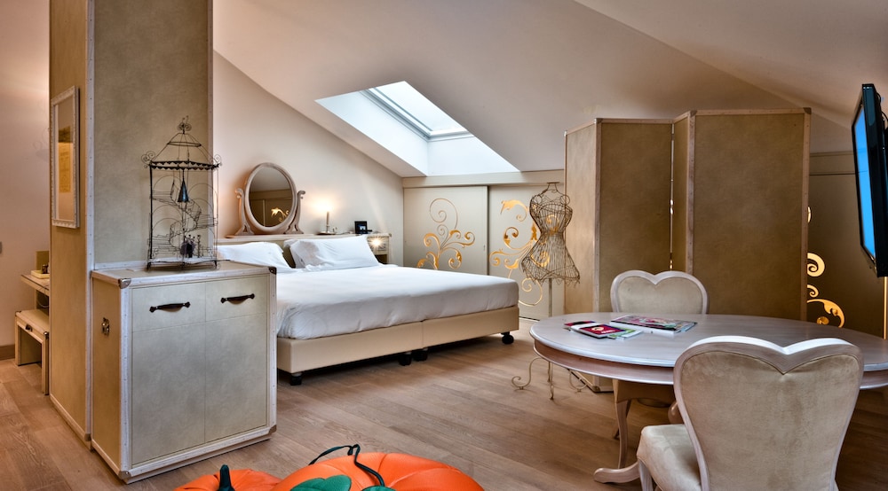Château Monfort — Hotel rooms in Milan, Lombardy
